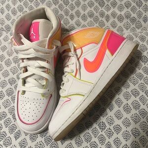 Air Jordan 1 Mid SE GS ‘Edge Glow’